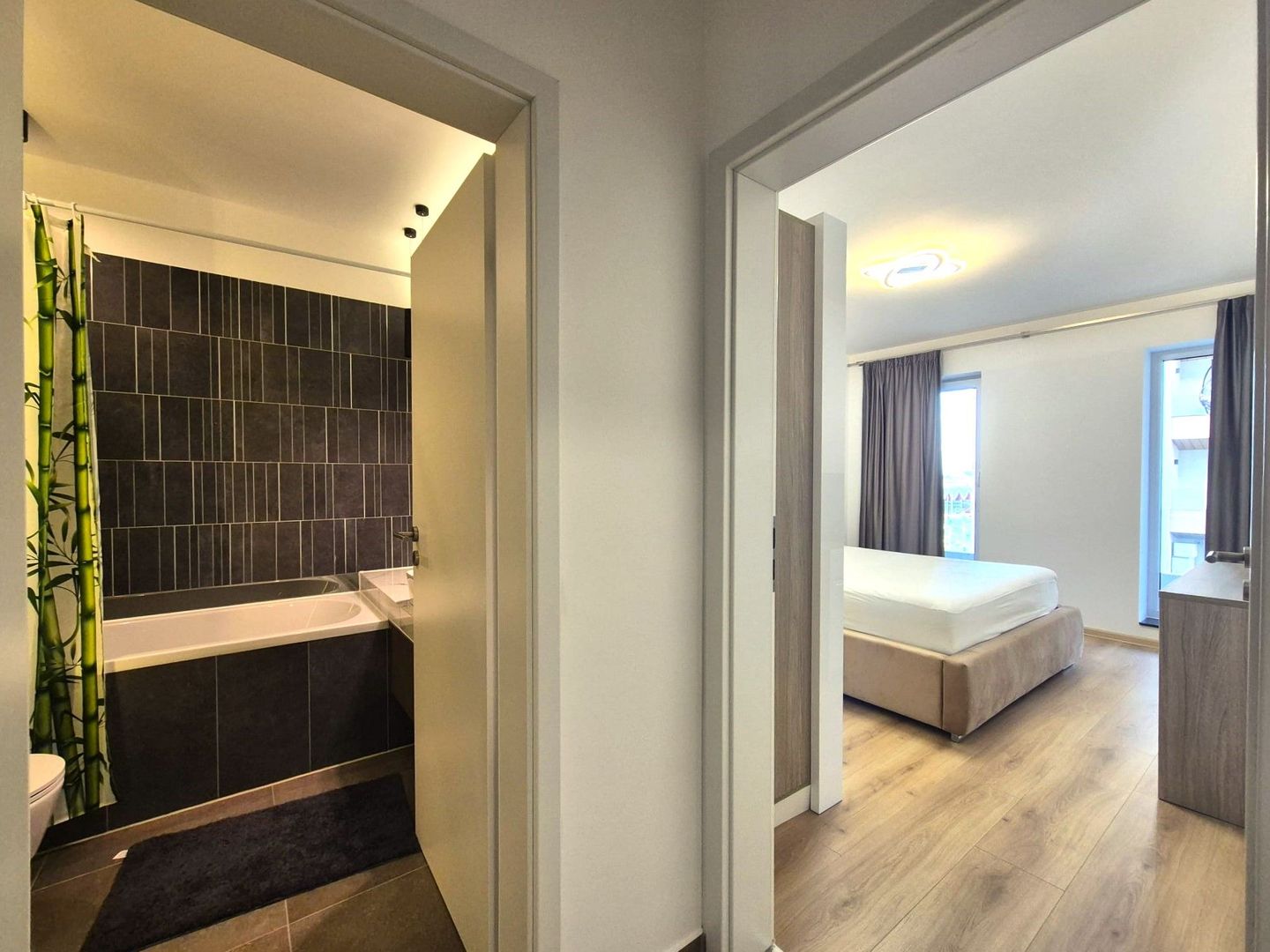 Zona Coresi, str. 13 Decembrie, apartament spațios, bloc nou, loc parcare - Poză 14