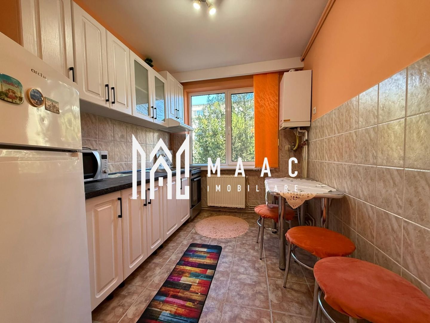 Apartament 2 camere | Etaj 1 | Balcon | Renovat | Central - Poză 2