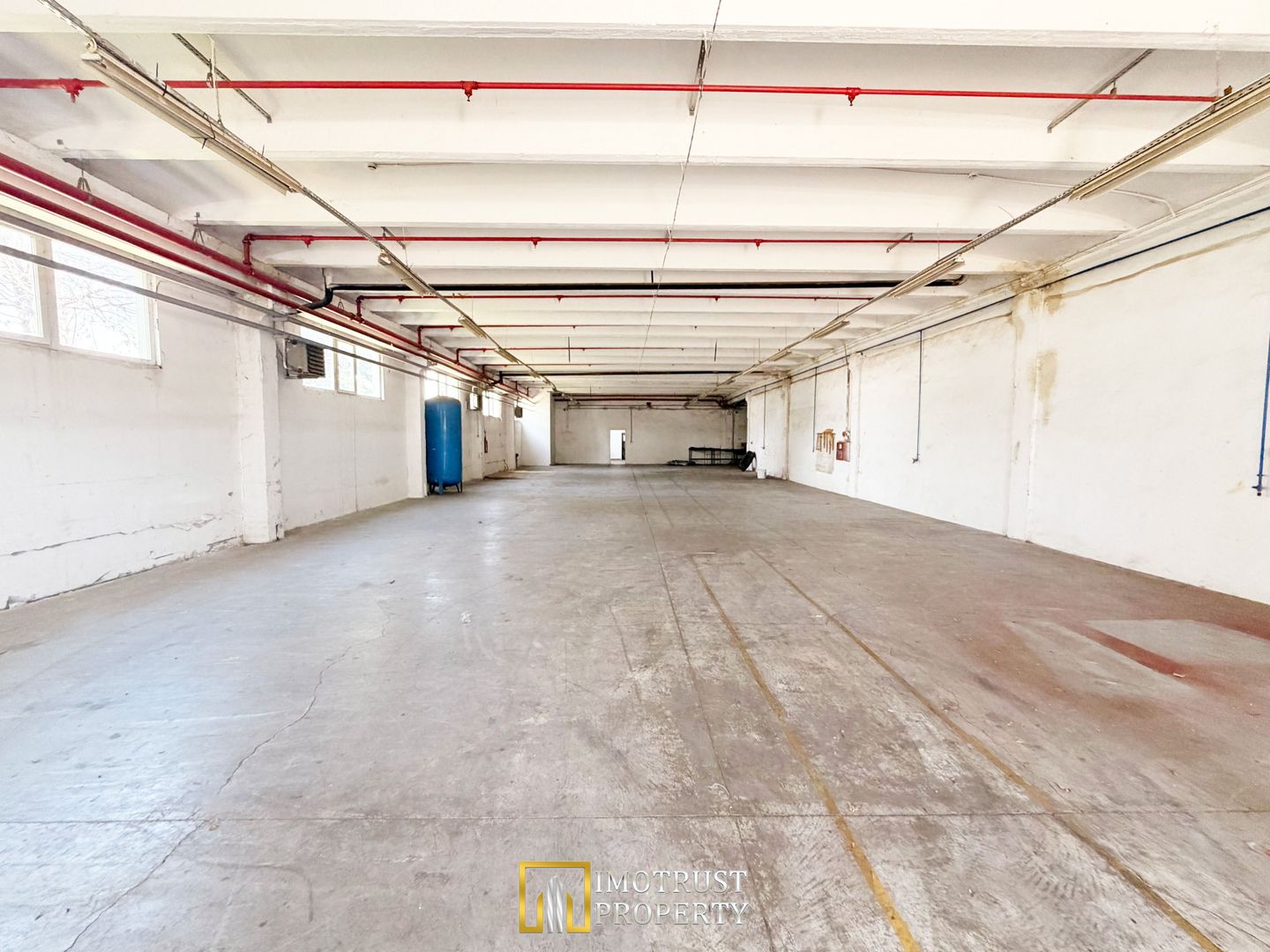 Hală industrială de închiriat în Arad – 600 mp, parcare - Poză 1