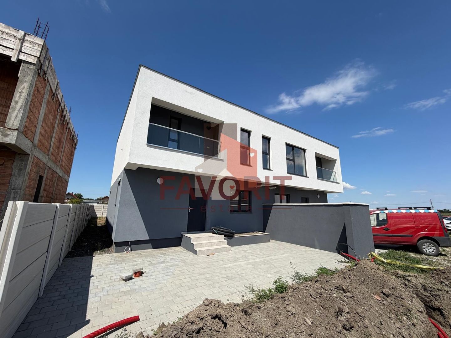 Duplex | COMISION 0 | Curte amenajata | Toate utilitatile | 3 Bai | - Poză 1