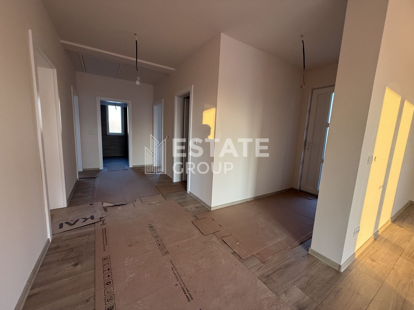 Casa individuala cu 4 camere in Mosnita Noua zona Castel - Poză 6