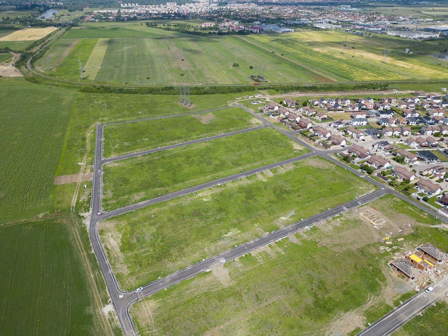 Loc de casa de 476 mp în Via Carmina - Poză 15