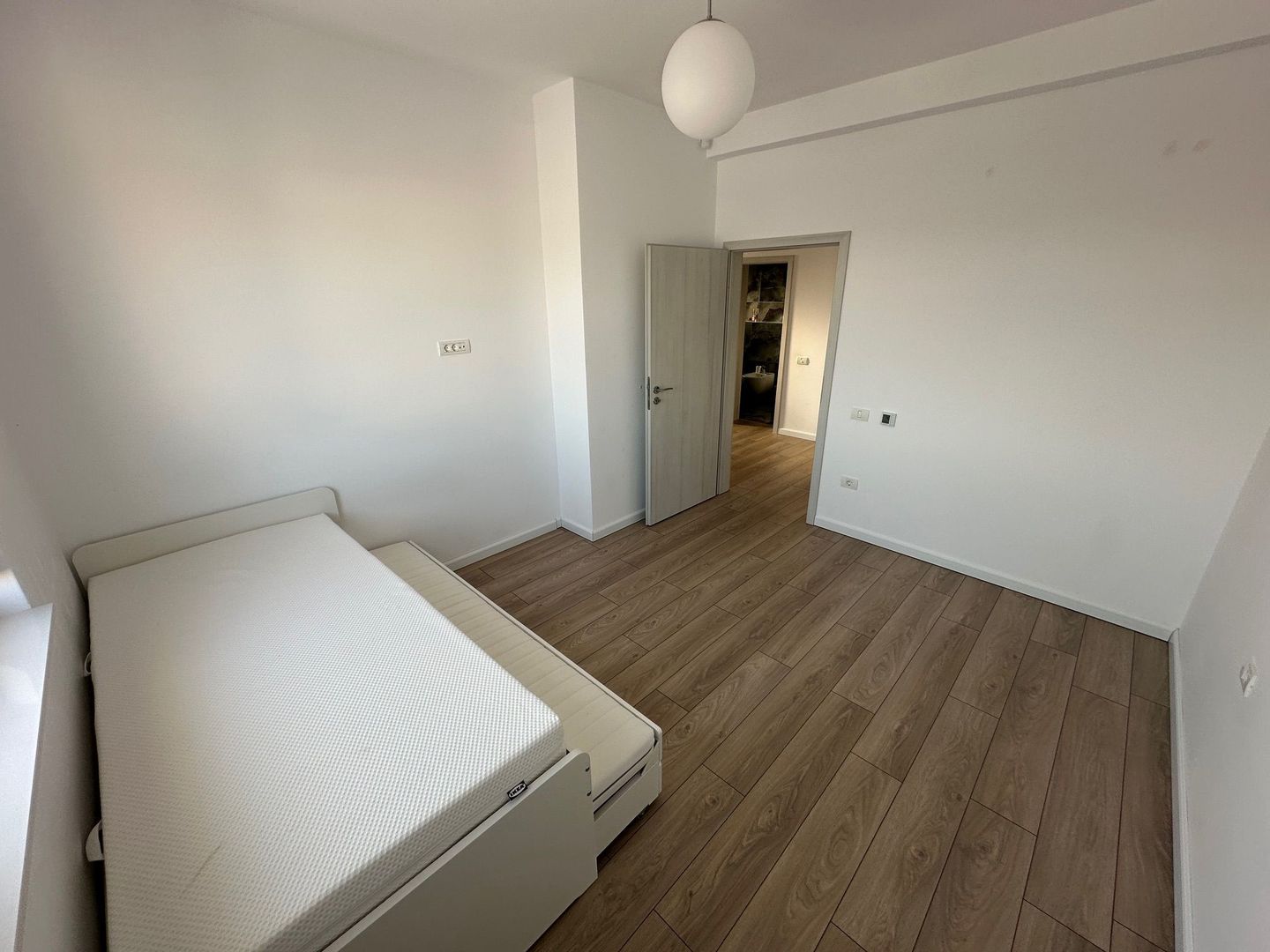 Duplex despărtit  prin garaj zona Ikea - Poză 23