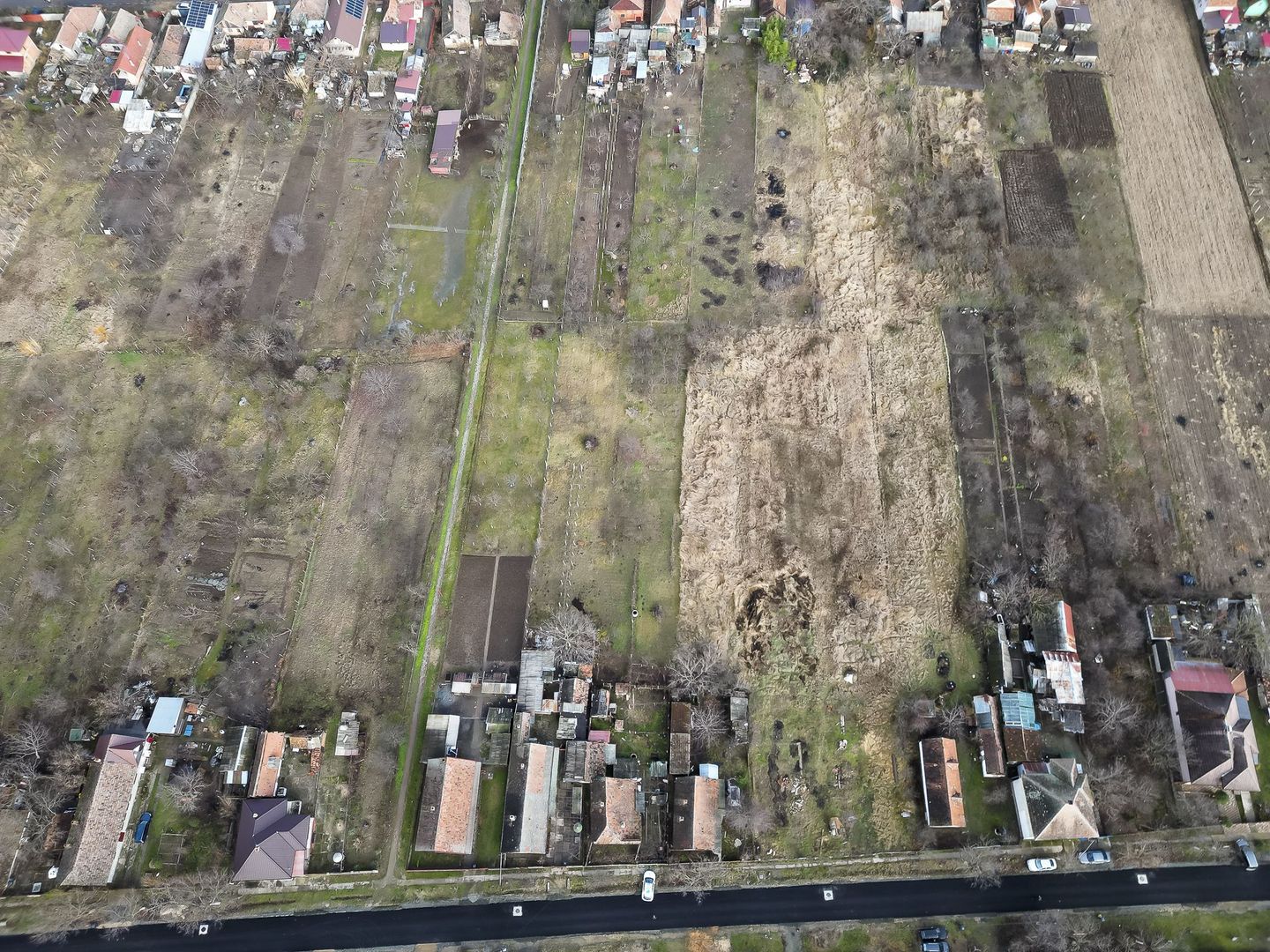 Casă modestă cu 3 camere în Ghioroc - Poză 12