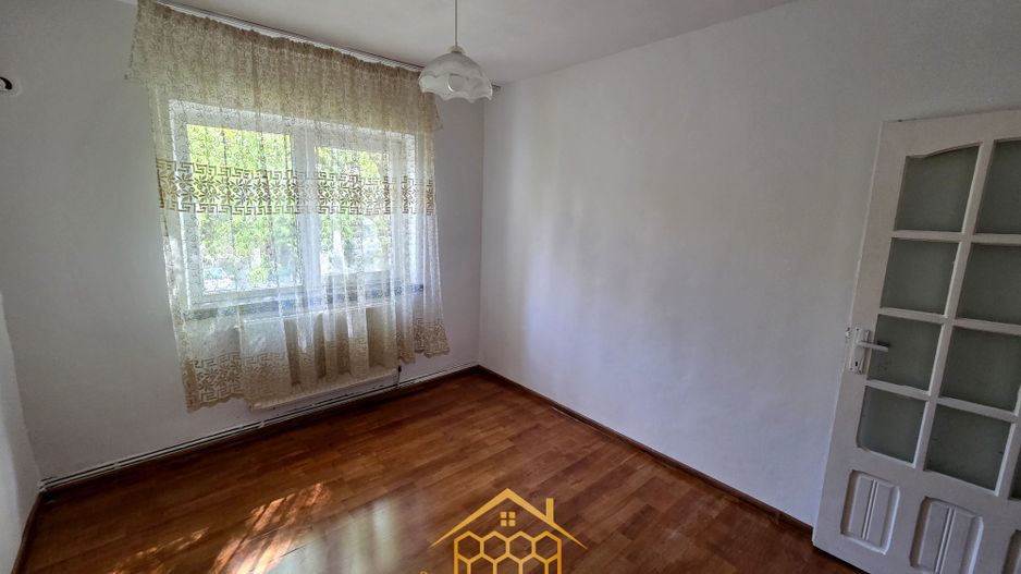 Apartament 3 Camere Decomandat - Spatios - in Zona 1 Mai - Poză 12
