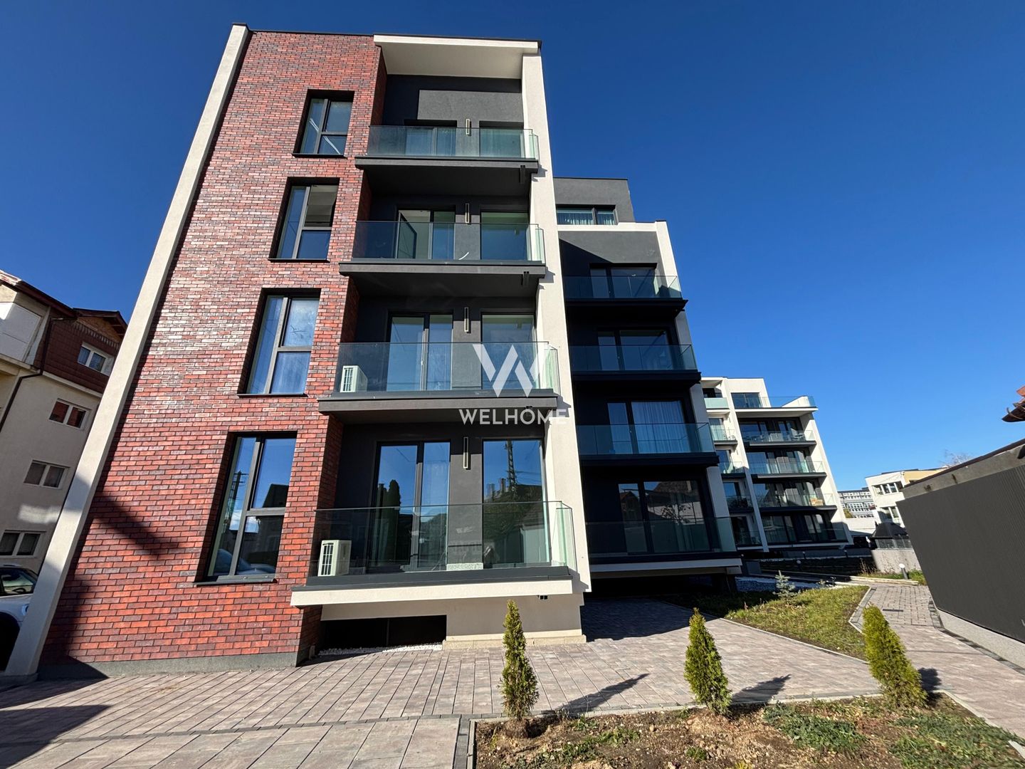 Apartament PREMIUM 3 camere cu GARAJ si boxa - zona Centrala - Poză 3