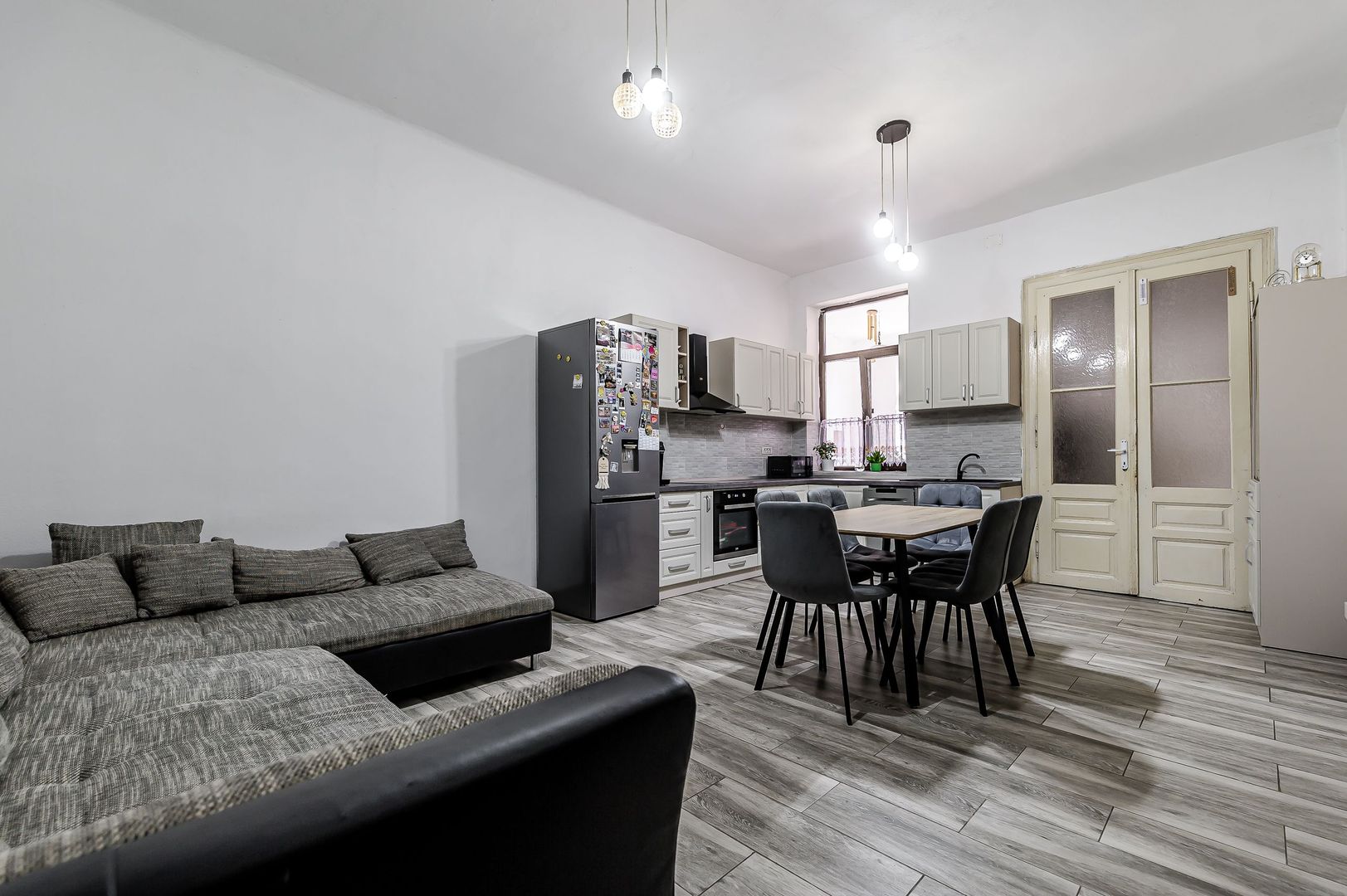 PRET NOU! Apartament spațios 3 camere - în Inima Aradului - COMISION 0 - Poză 2