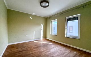 Casa spațioasă, cu teren generos, zona liniștită - in Braytim - Poză 10