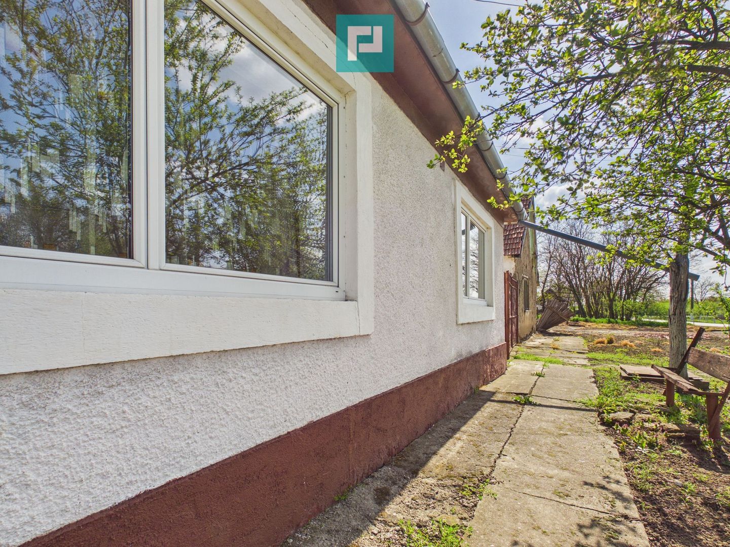 Casă cu 3 camere și 1047 mp în Peregu Mic - Poză 2