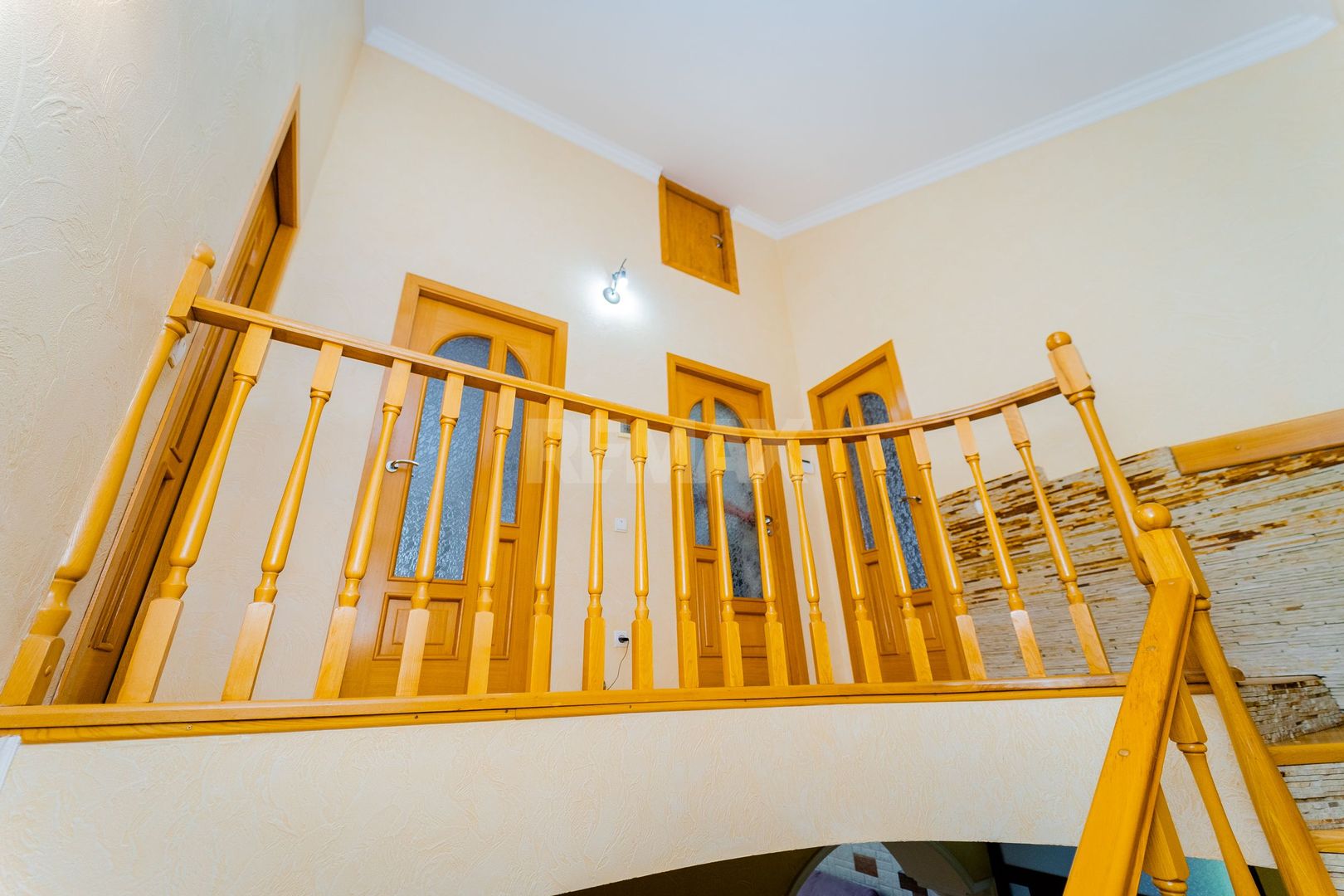 Casă în Chișinău, de vânzare, cu suprafața de 270 m2 pe teren de 6 ari or. Codru. - Poză 16