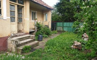 Casă bătrânească de vânzare în Tărlungeni - Poză 1