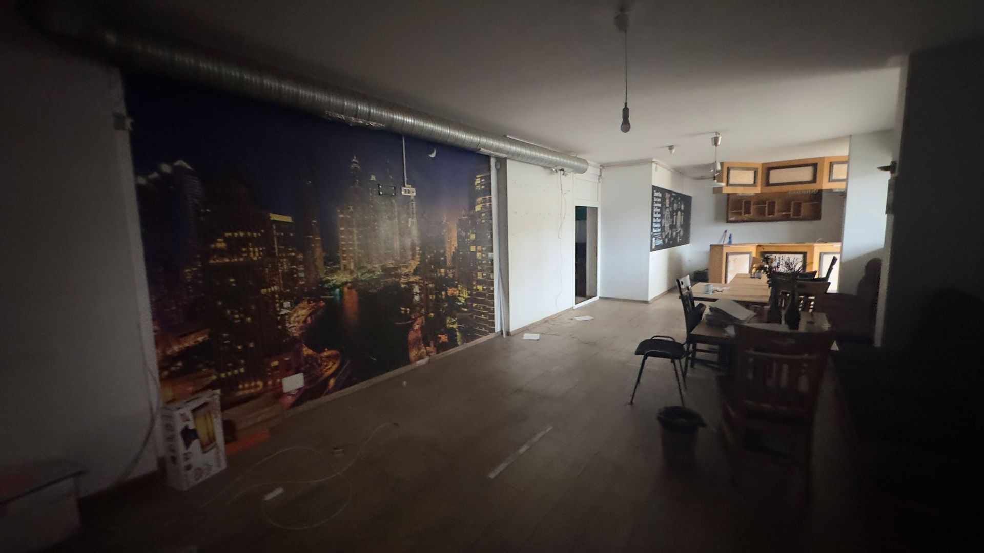 SPATIU COMERCIAL, 160 MP UTILI, CENTRALA, BLOC NOU, COMPARTIMENTAT - Poză 2