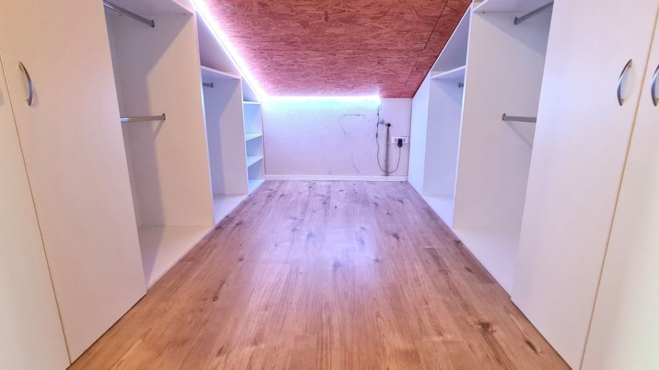 Casa semimobilata semiutilata modern cartier Izvor Tarlungeni Brasov - Poză 12