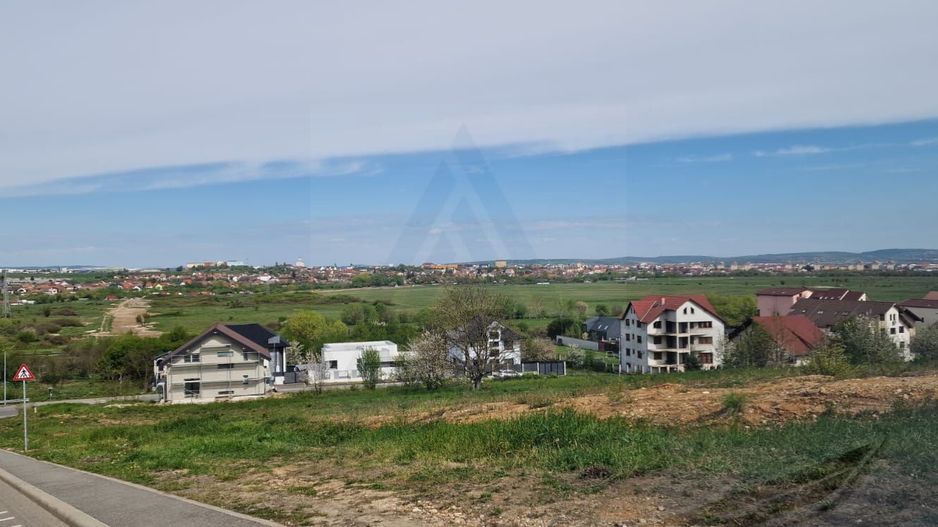 Teren intravilan 517 mp cu utiliati la drum principal in zona Tilisca - Poză 3