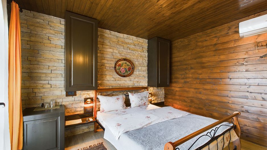 Pensiune de Lux pe Malul Dunării în Dubova - Poză 11