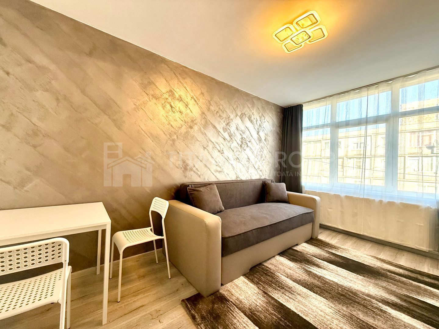 Garsoniera decomandata, etaj intermediar - Zona Tractorul, Coresi - Poză 1