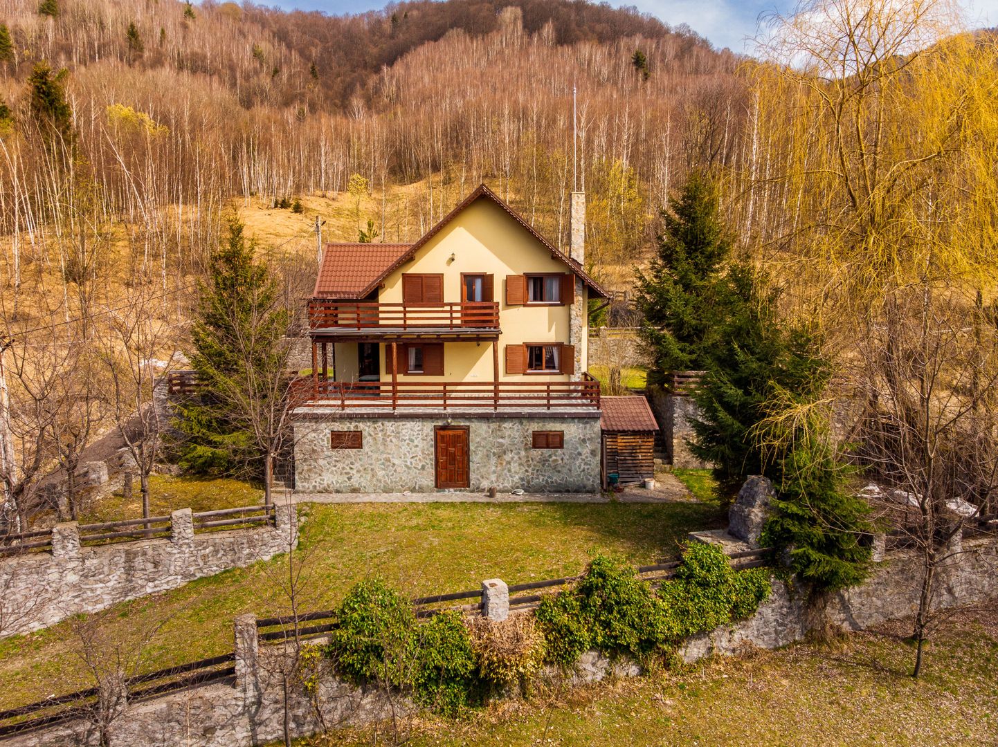 Casă de vacanță în Poiana Mărului. - Poză 1