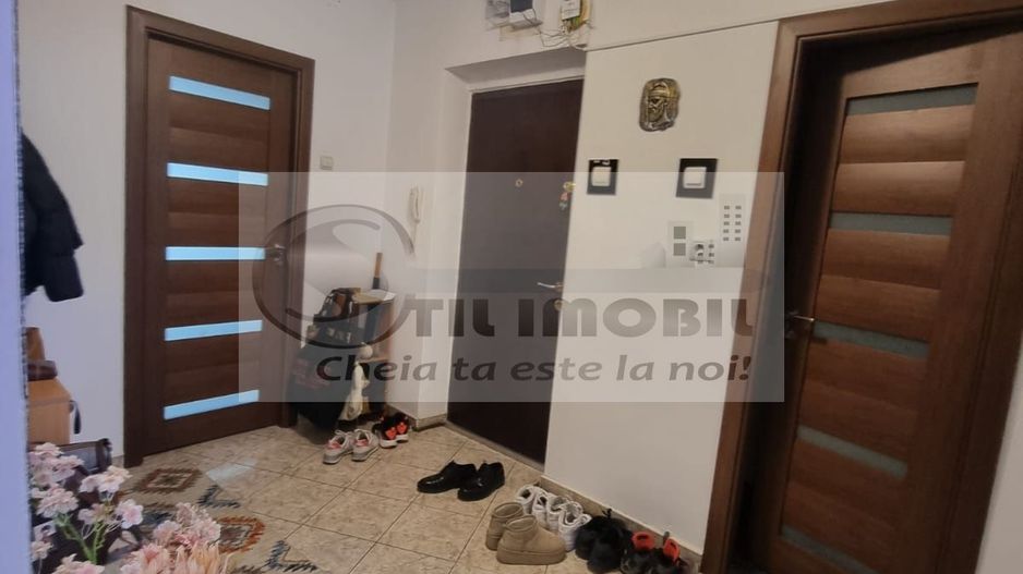 Apartament cu 3 camere decomandat, la etajul 6, in Piata Unirii ! - Poză 2