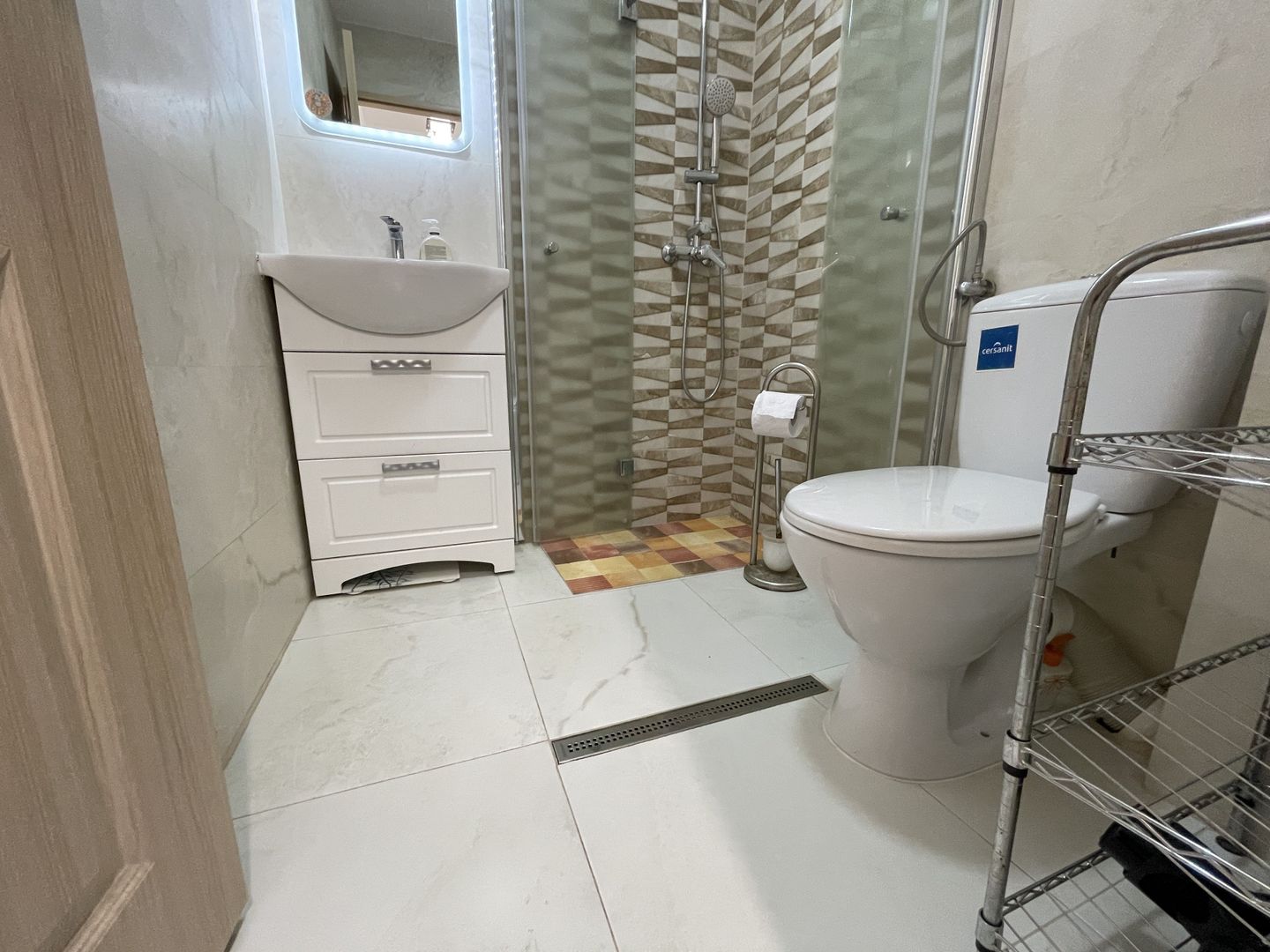 Apartament cu patru camere si garaj in zona Aradului - Poză 15
