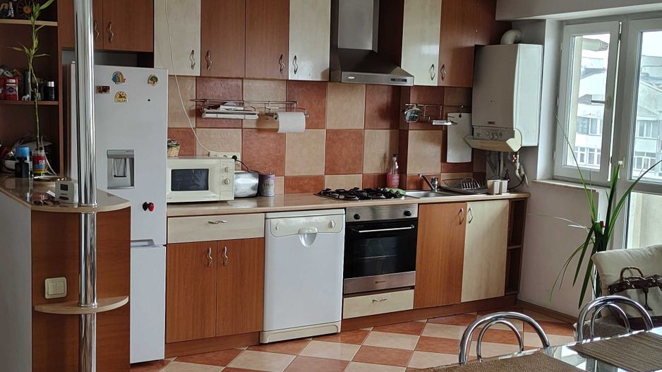 Ofer închiriere,Apartament 3 camere central - Poză 1