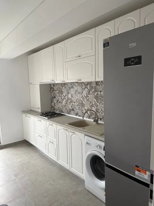 Apartament 3 camere cu curte si 2 parcari subterane zona titan - Poză 1