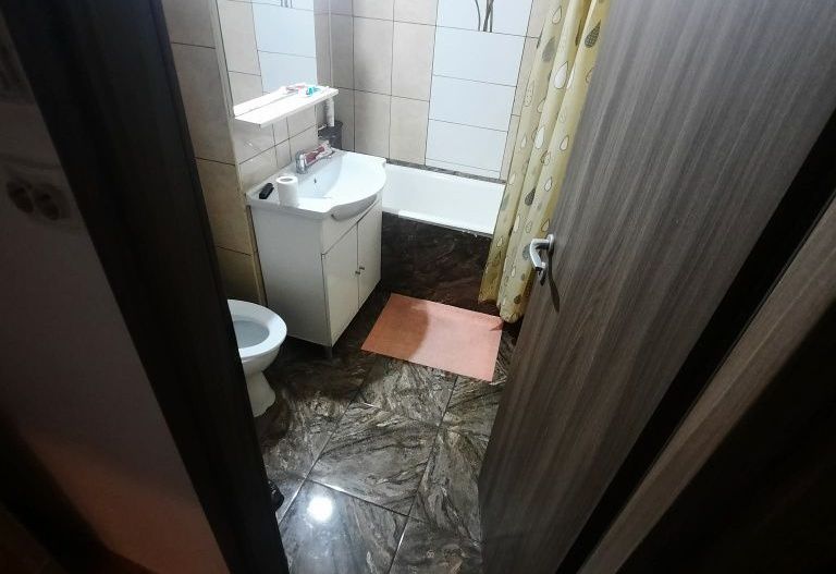 Apartament 3 camere Aradului, 2 bai, 2 balcoane , centrala proprie - Poză 7