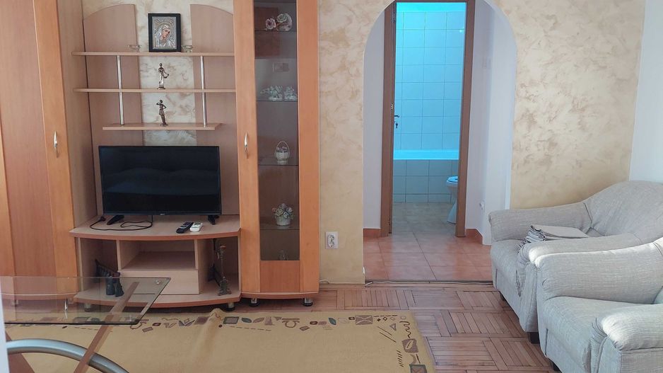 Închiriez apartament 2 camere, Piața Muncii, renovat - Poză 2