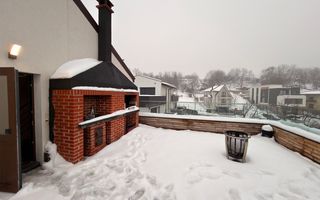 Apartament tip penthouse cu terasa si acces la curte - Poză 5