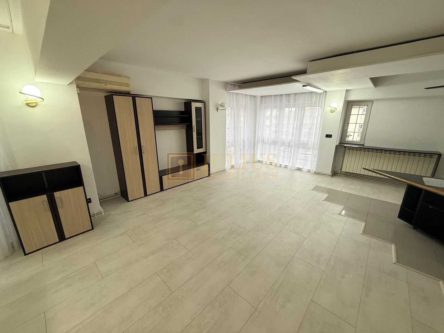 Medicina, 2 camere, 2 bai, centrala proprie, apartament spatios-105 mp - Poză 11