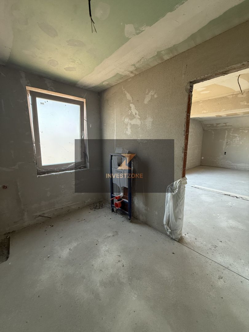 Casă spațioasă cu teren 806 mp - Poză 3