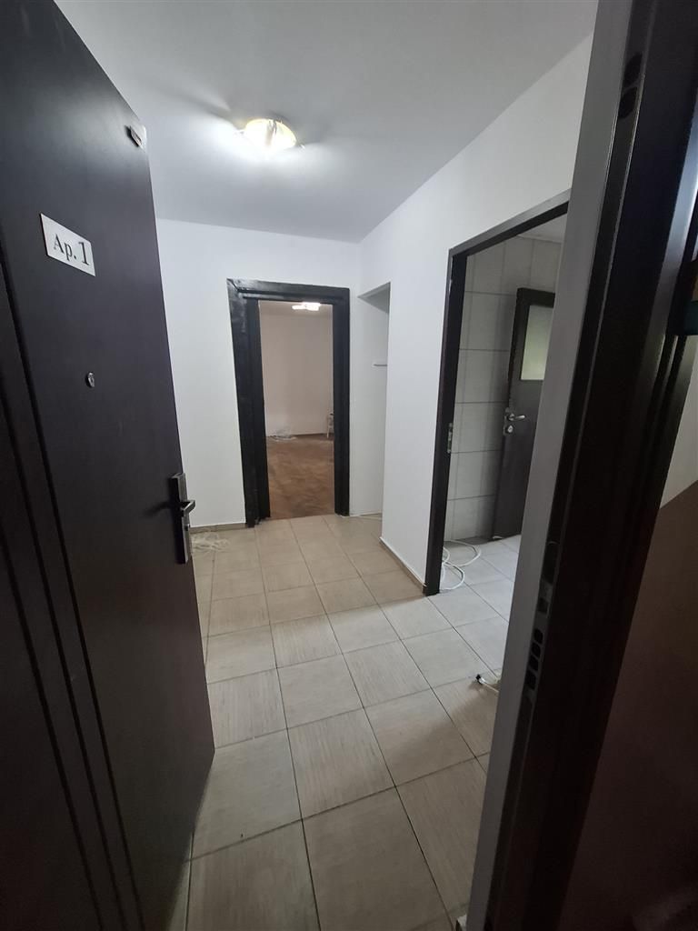 Favorit-Gh Lazar 3 camere parter cu centrala proprie - Poză 2