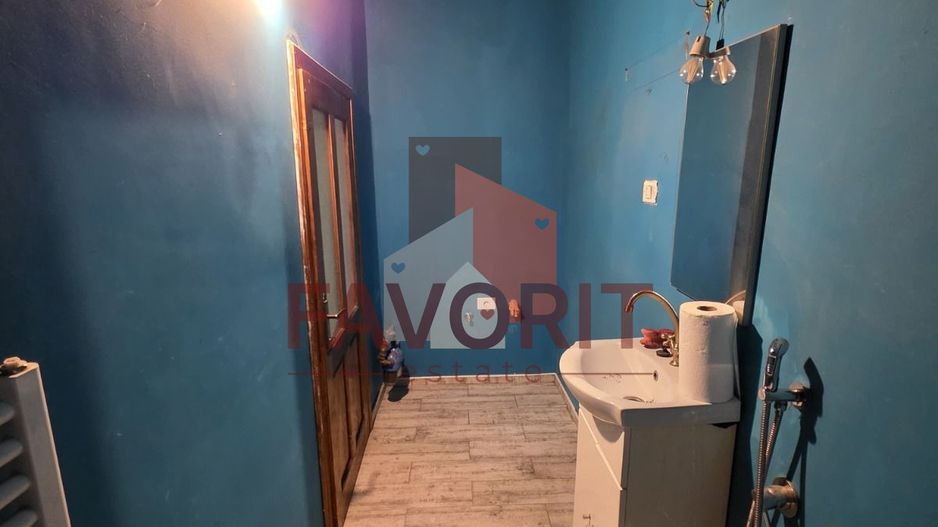 1 camera | centrala proprie | curte generoasa | zona excelenta | - Poză 8