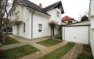 Casa individuala, zona Brytim, 4 camere + 2 bai, centrala proprie.