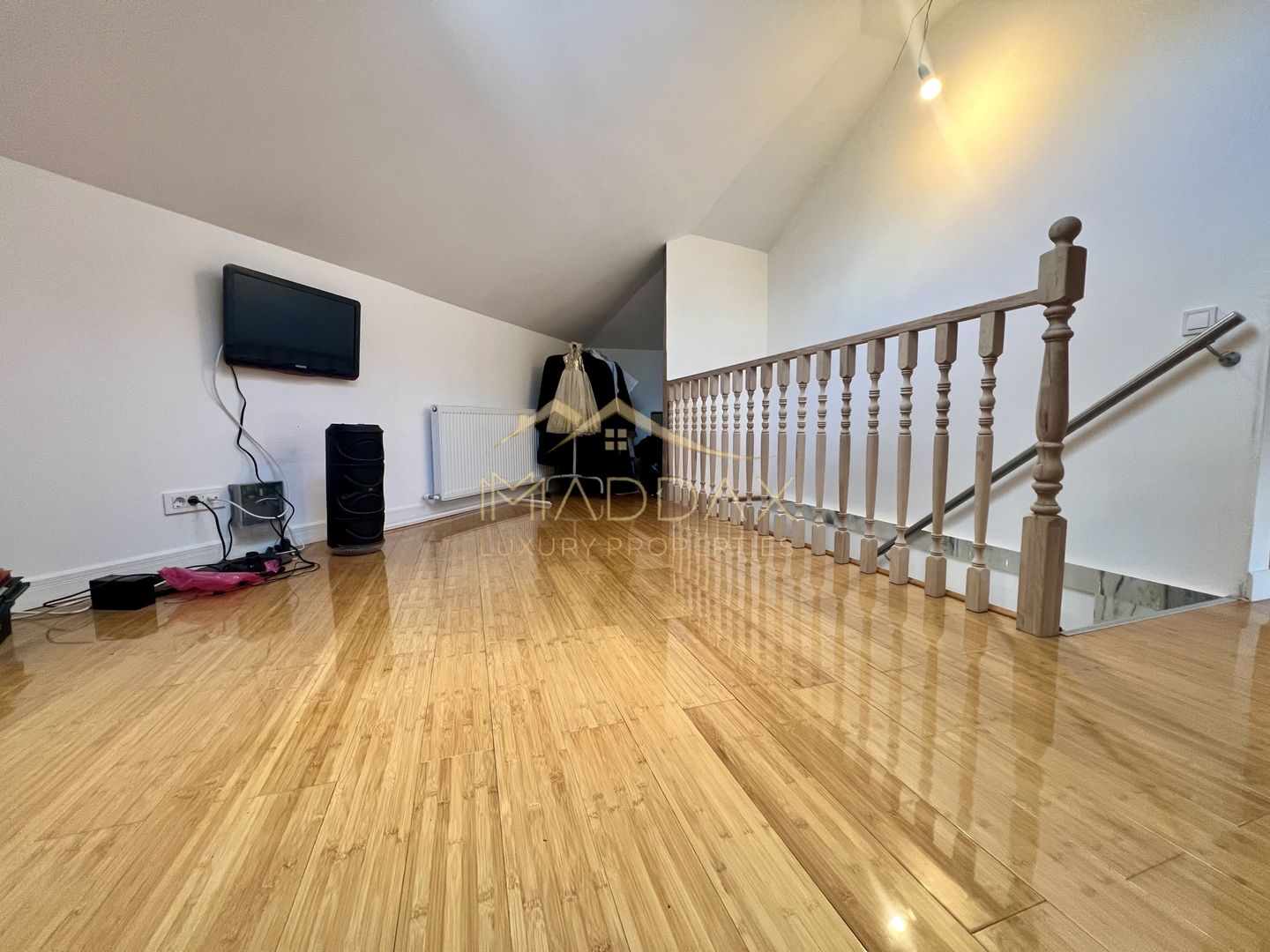 Casa **8 camere** // Domenii - Poză 16