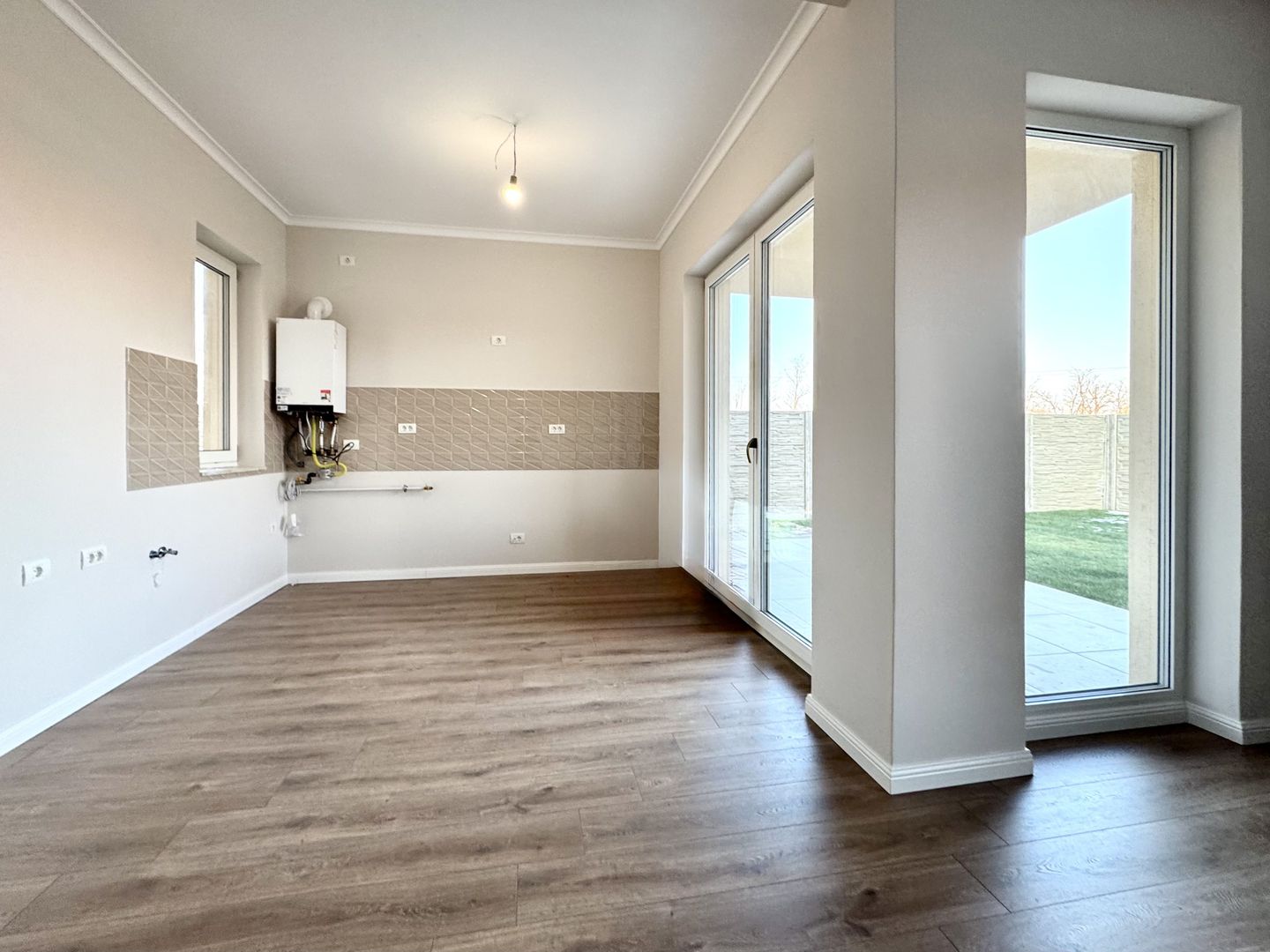 Duplex modern cu grădină, la intrare în Moșnița Nouă - Poză 6