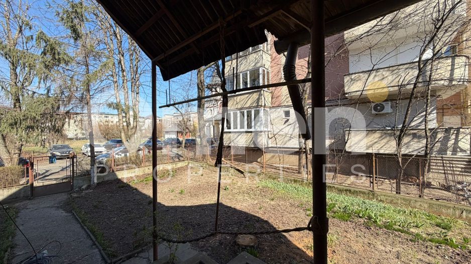 Casa de vanzare cu 446 mp teren si garaj, situata in zona centrala - Poză 14