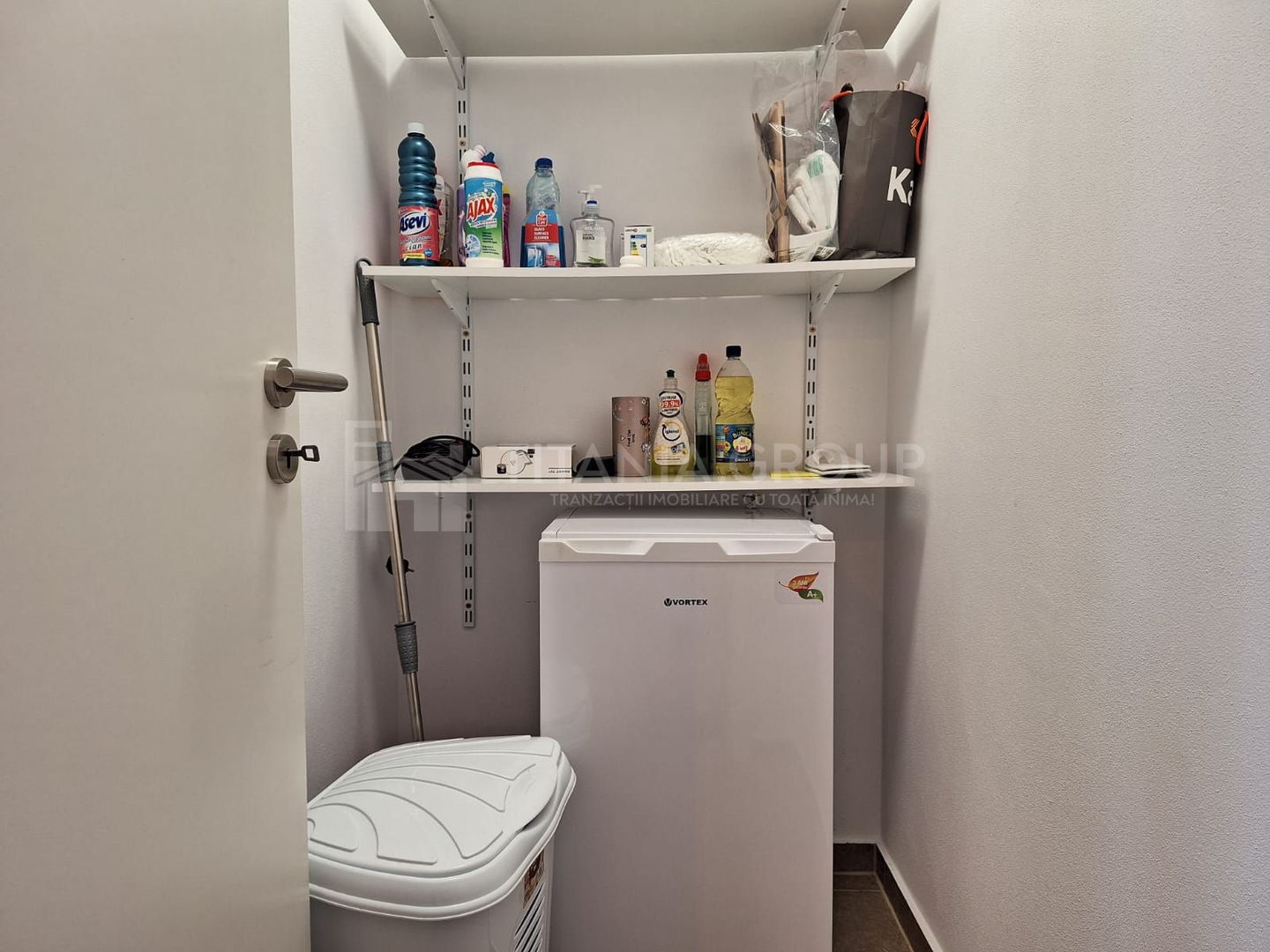 Apartament modern, cu loc de parcare si boxa - Kasper Coresi - Poză 13