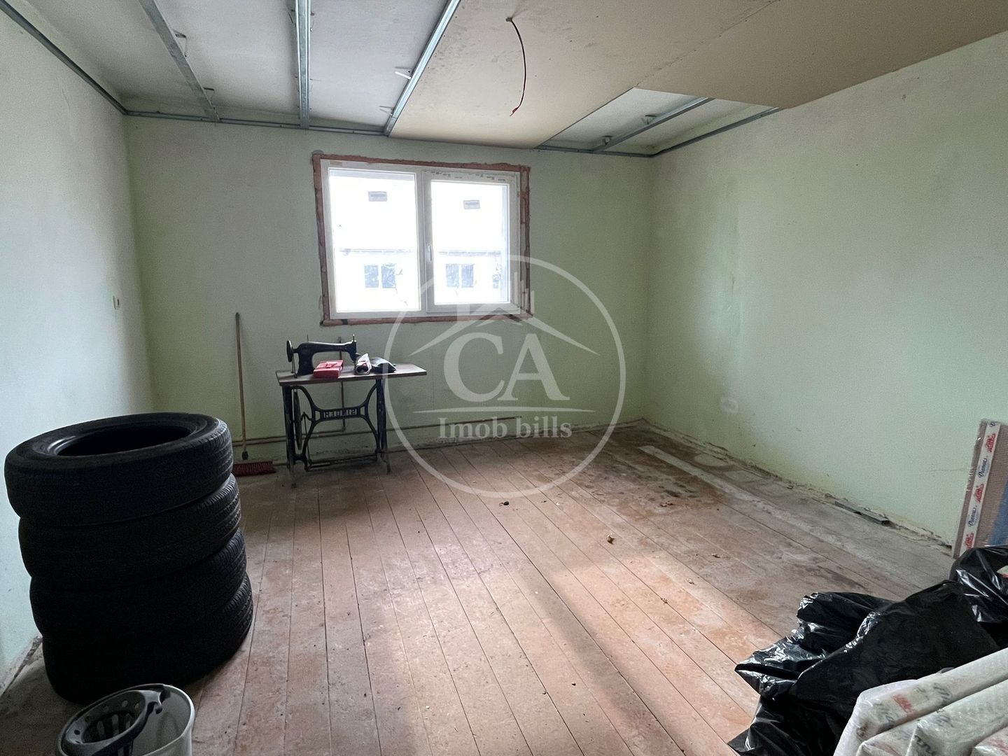 Casa de vanzare D+P+E+M cu 5 camere în Livada De Bihor - Poză 4
