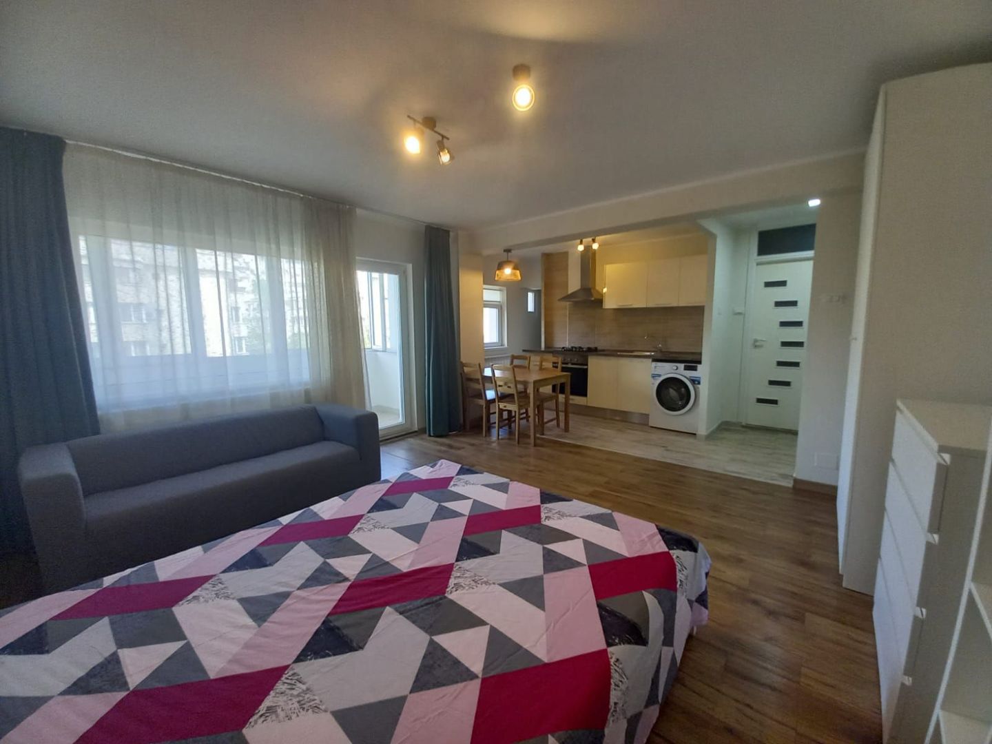 Închiriere Garsonieră Decebal, renovata, 8 min metrou - Poză 2