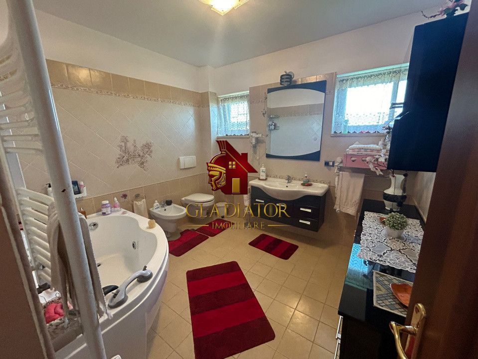 Vila impresionanta Husi + 2835 mp teren, P+1+M, constructie deosebita - Poză 3