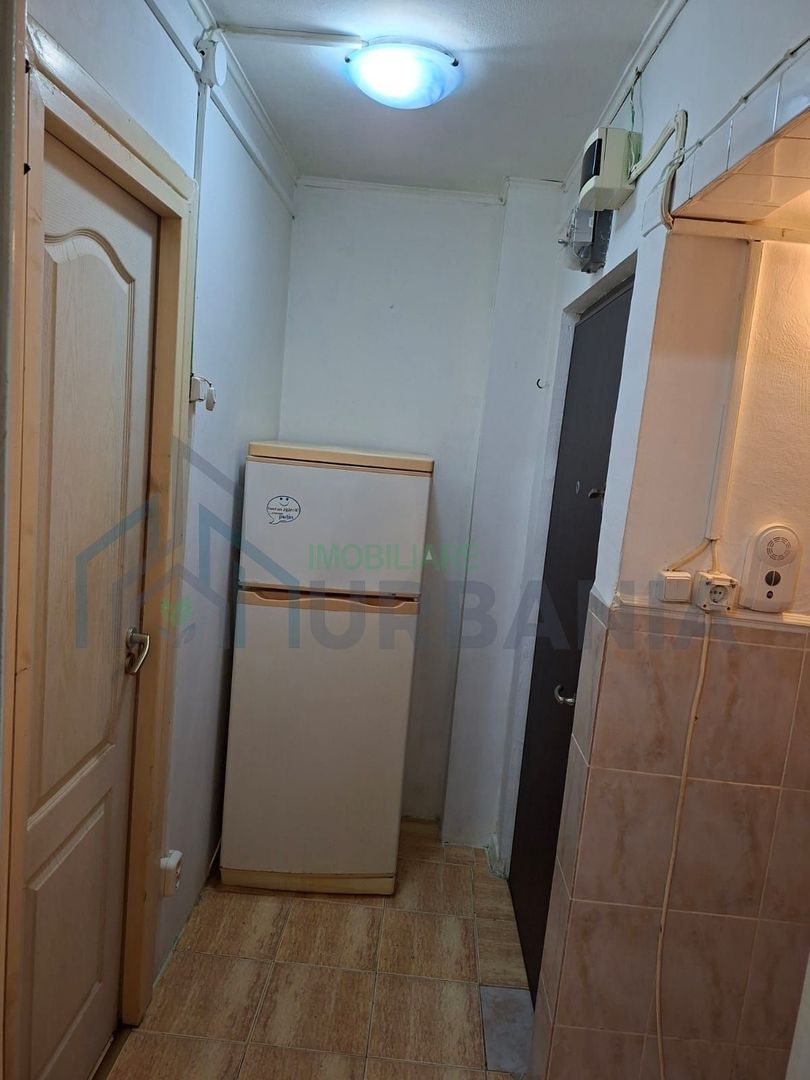 Vând garsoniera Podul de Fier - Poză 1