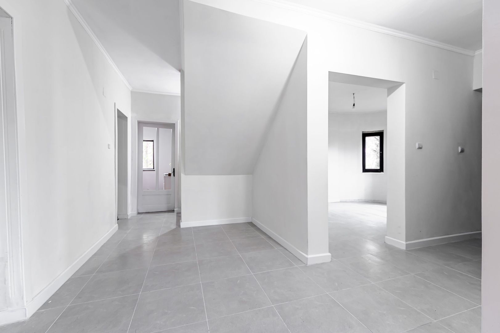 Casă în localitatea Miniș - Comision 0% la cumparare - Poză 5