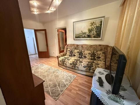 ✨De închiriat 3 camere, Micro 14, 300 Euro/luna - Poză 1