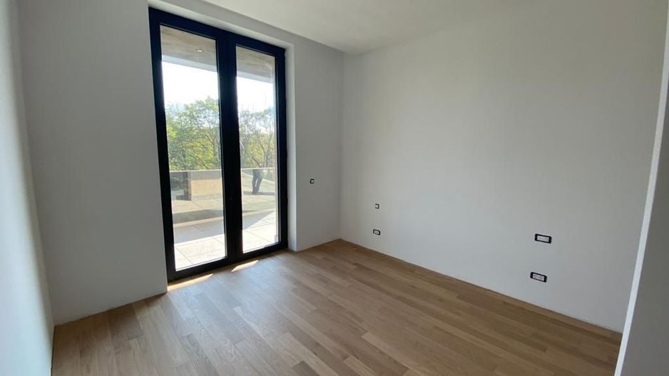 Apartament  Exclusivist de 4 camere spațios și luminos - Poză 12