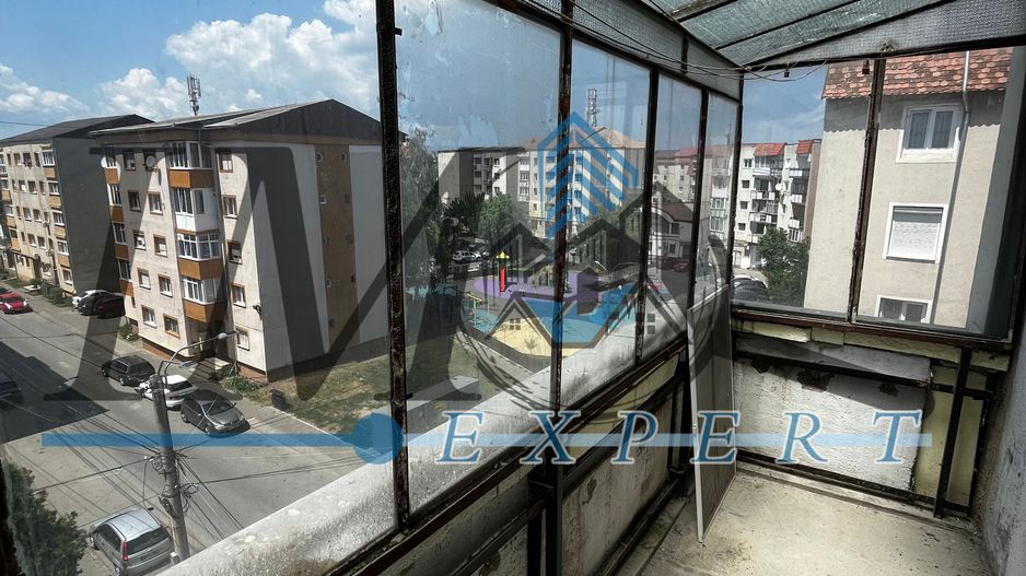 Apartament semi renovat de vânzare in Sebeș - Poză 8