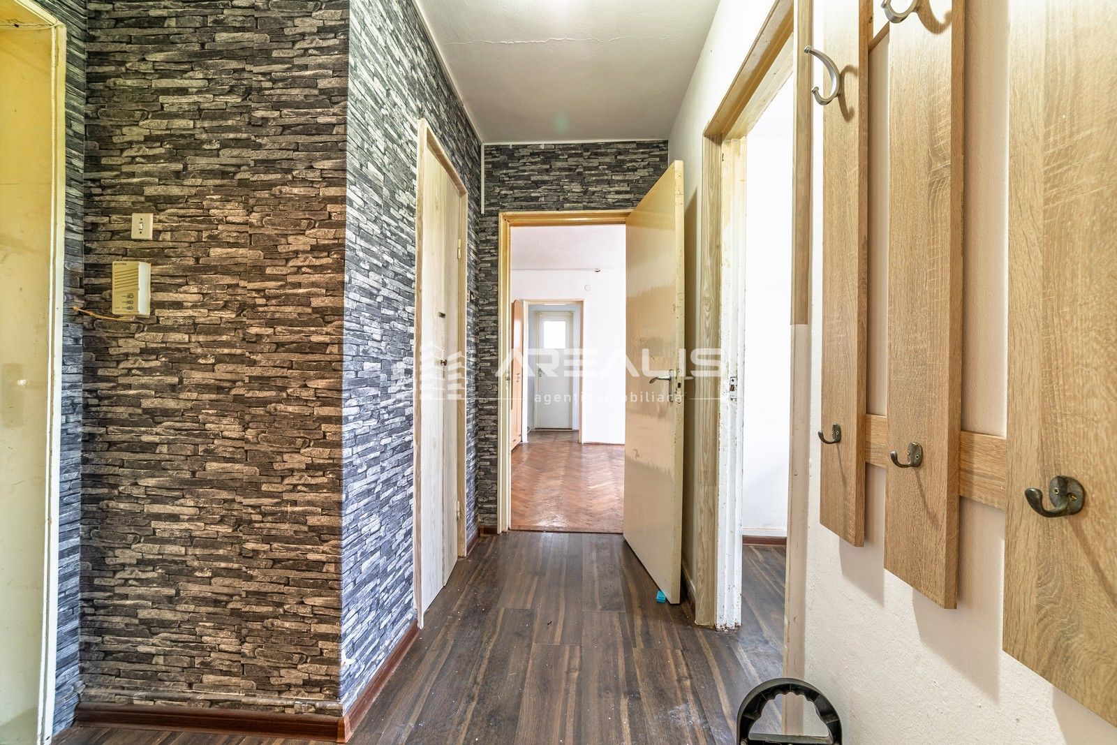 VÂNDUT!!! Apartament 3 camere în zonă centrală - Poză 6