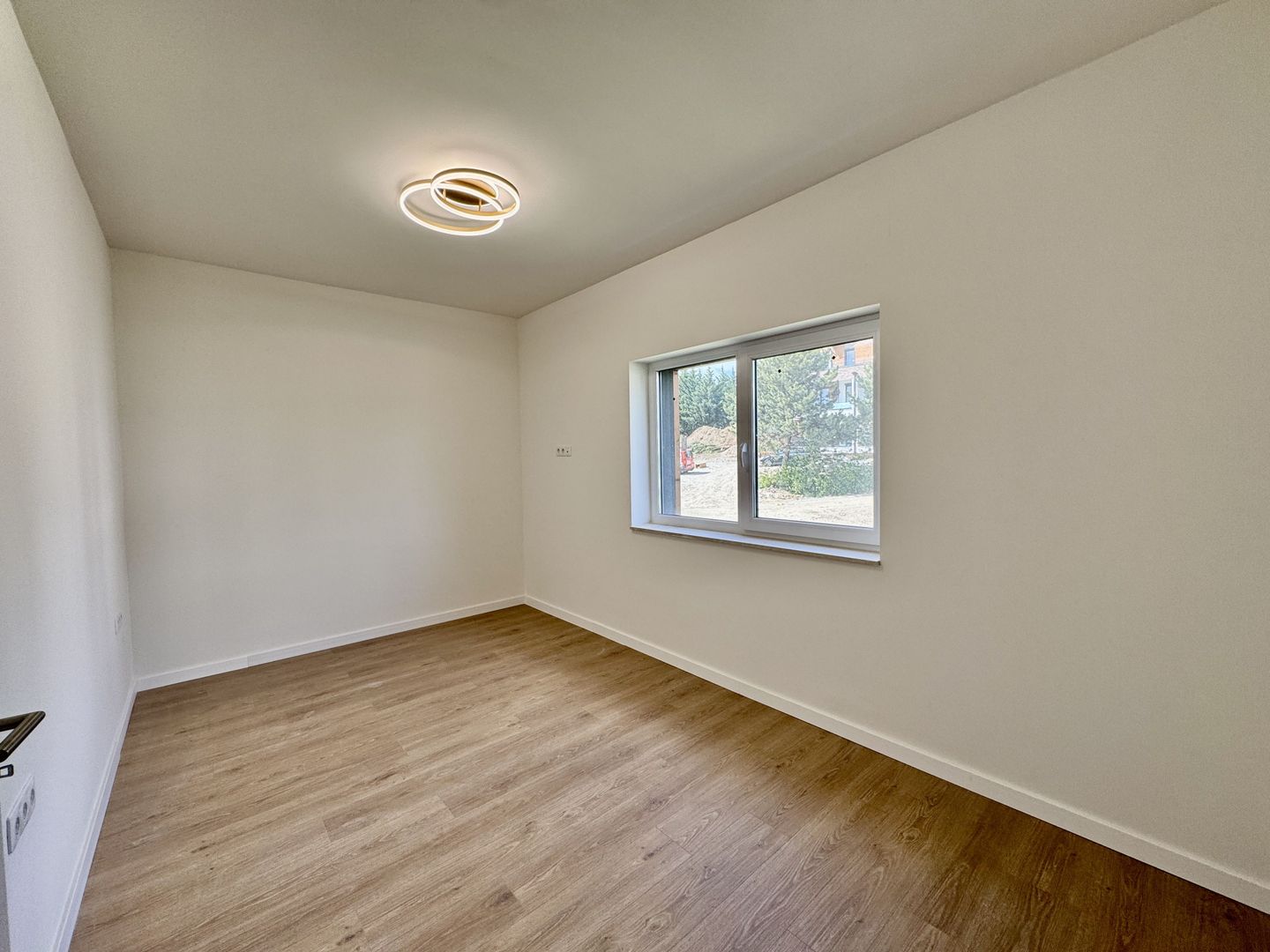 Apartament 3 camere, finisat la cheie, terasă 12.45, aer conditionat - Poză 4