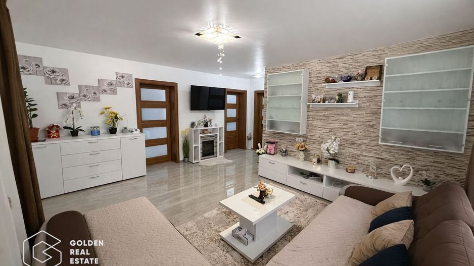 Vila la cheie, 3 camere Mandruloc, 1055mp teren, garaj, la 13 km de Arad - Poză 1