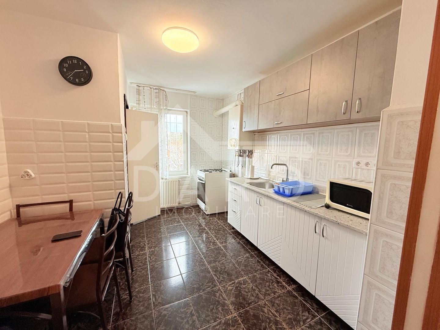 Apartament cu 2 camere de închiriat în Cornişa - Poză 1