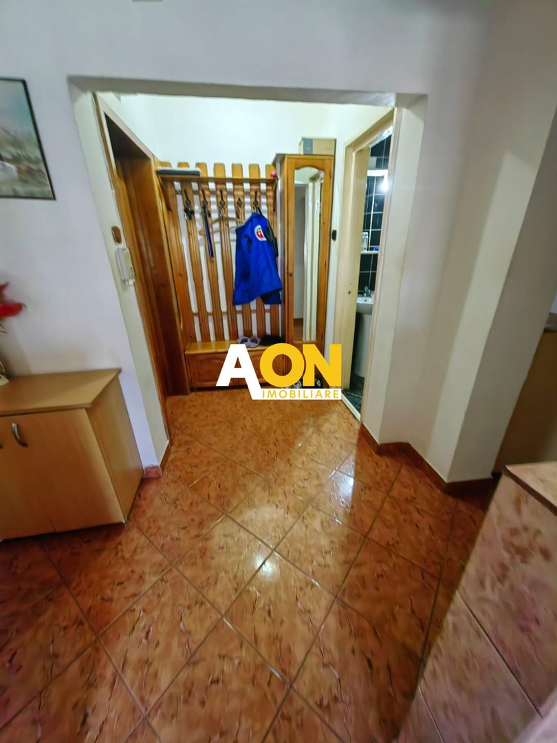 Apartament 3 Camere, Decomandat, Zona Cetate, Etaj 1 - Poză 11